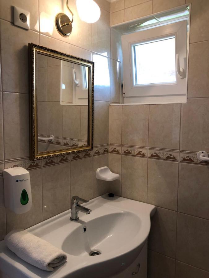 Laura-Haus Appartement Vonyarcvashegy Buitenkant foto